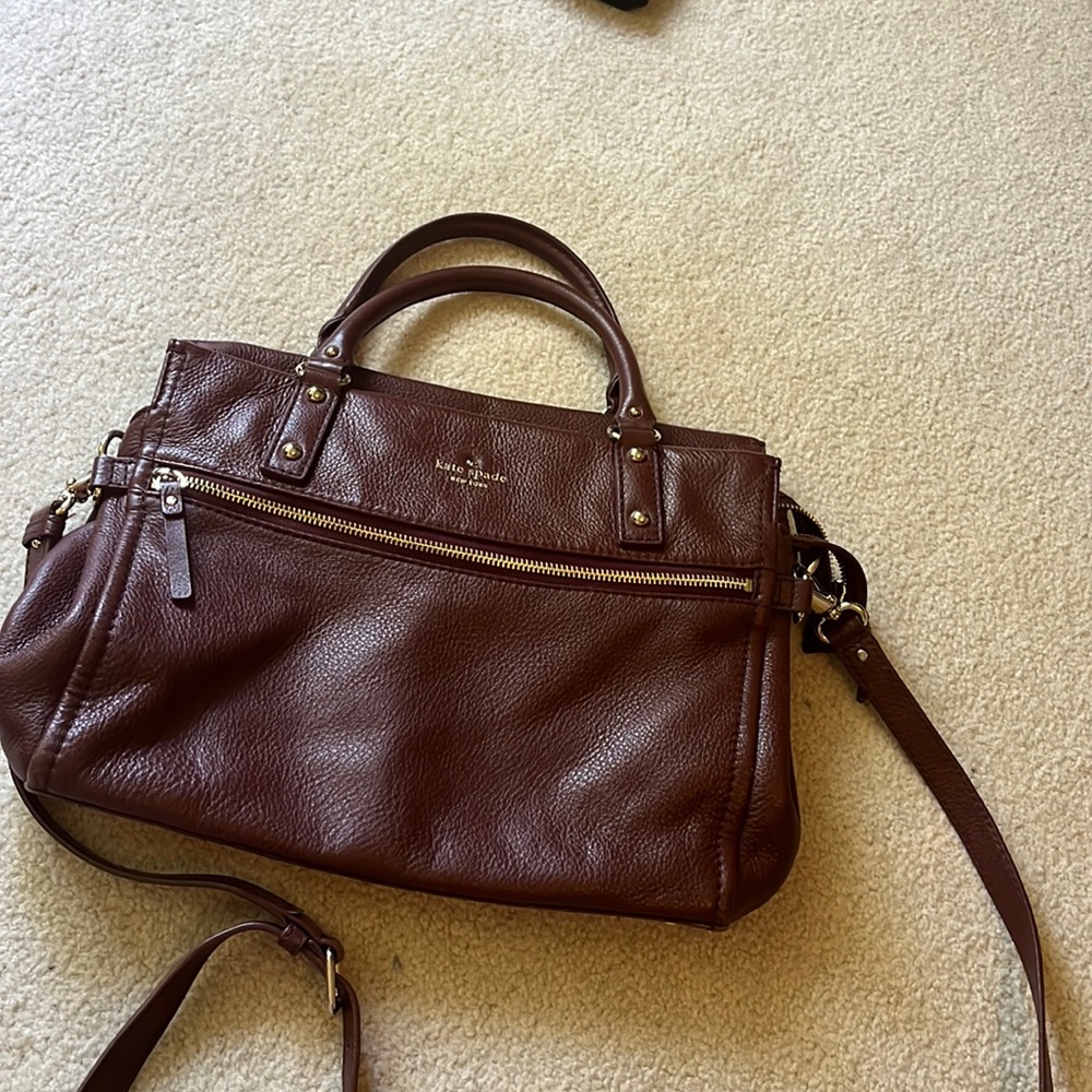 Maroon Kate Spade cross body purse. Great condition. Perfect for fall